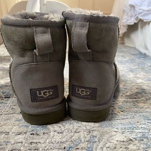 Ugg Mini in Grey Size 7